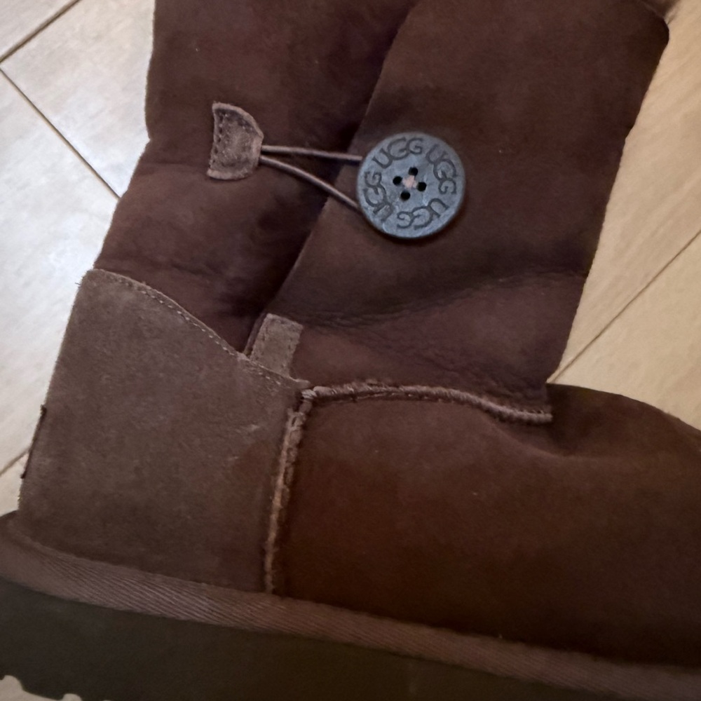 Ugg Brown Suede Bailey Button Short Shearling Boo… - image 3